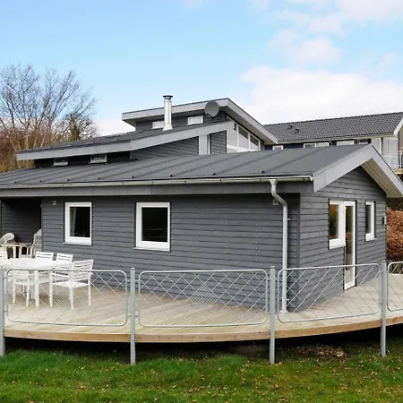 Three-bedroom Holiday In Borkop 2 * Egeskov