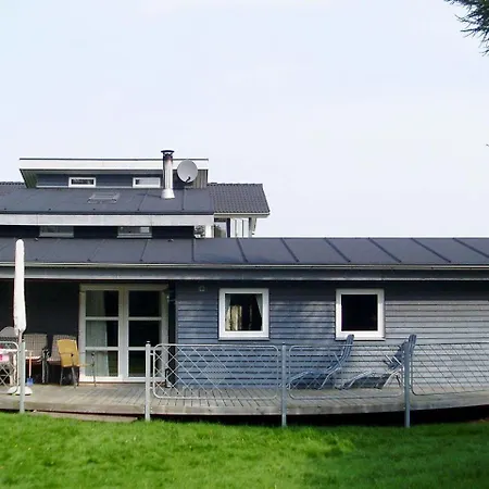 Three-bedroom Holiday In Borkop 2 Egeskov